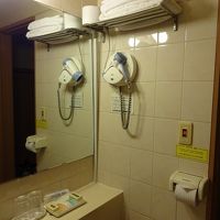 大きな鏡にドライヤー