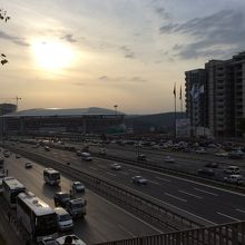 夕陽に映えるスタジアム