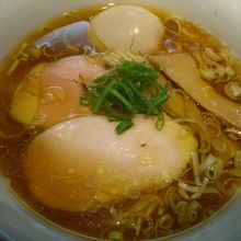 美しい醤油ラーメン