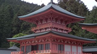 総本堂の根本中堂があります。