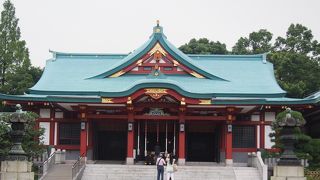 お猿のお守りがかわいい神社