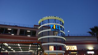 大きなショッピングモールです