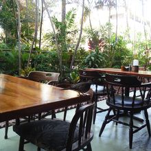 朝の野外席、雰囲気いいです