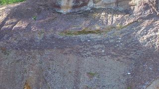 達谷窟毘沙門堂の岩に刻まれた