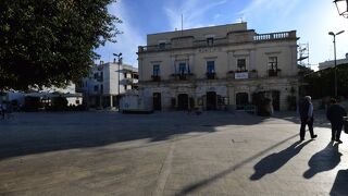 ポポロ広場に面しています。