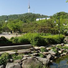南山韓屋マウルから登山道を歩きました