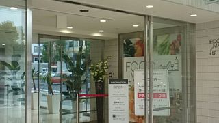 駅直結の商業施設です