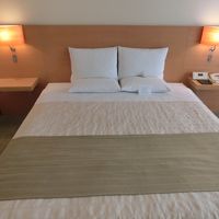 ダブルルームのベッド