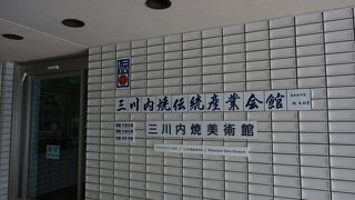 透かし彫りの技法がすごすぎる