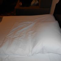 枕、4通りの使い方ができて便利。（高⇔低、硬⇔軟）