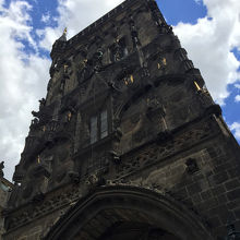 歴史を感じる塔ですね。