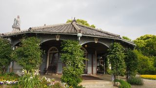 回廊の素敵な洋館です