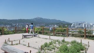 駱山公園でございます