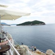 海を眺められるカフェ