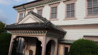 可愛らしい官庁建築