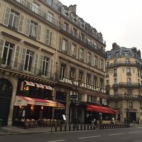 右端の建物がホテル