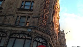 フードコーナーは巡っているだけで目の保養