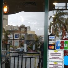 入口手前でお会計を済ませます