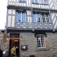 入り口です。夜は門限があり、遅くなった場合は開けてもらいます