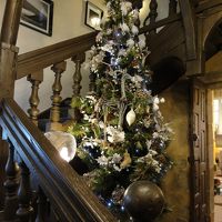 客室は2階以上、階段のみです。