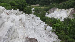 手軽に見れる岩肌！