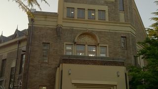 昭和の初めに建てられたレトロな建物の温泉。重要文化財のお風呂に入浴できます、平日夜は安い。