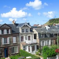 部屋の窓からアモンの断崖が見える