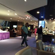 通り抜けた所にスパがありました。