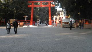 明るい感じの門