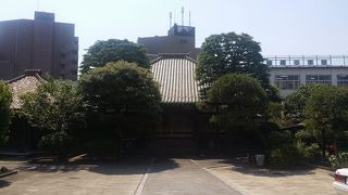 家康以来歴代将軍の朱印状を所像している由緒あるお寺