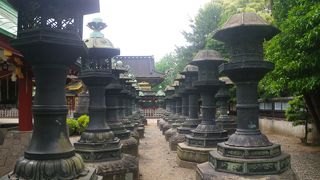 大名の名前が入った銅灯篭