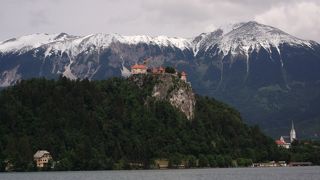 手漕ぎボートが面白い.左右同人数、静かにしなければ転覆する。日本人は事故は無いそう