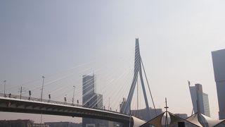 ロッテルダムのデザインブリッジ　エラスムス橋