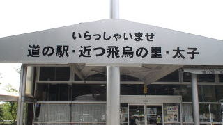 山の中の静かな場所にあります