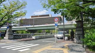 堂島川に架かる和洋折衷の橋