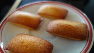 コーヒー，紅茶にはクッキーがついてきます。トイレはきれい。