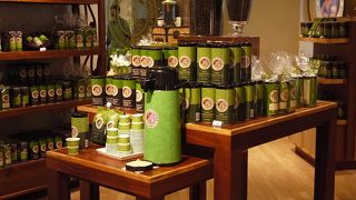 美味しい試食、試飲が楽しめる