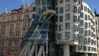 せっまっている～