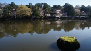 浮かんでいるのは…