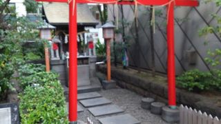 有楽町駅前にある神社
