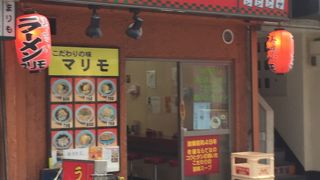 モアーズの脇です