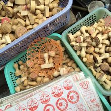 このなかからお気に入りのデザインを探します