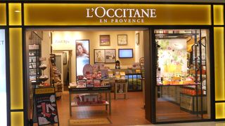 奥にはスパもあります