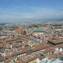 屋根の色・建物の高さが統一された素晴しい家並み