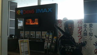 映画の派手な立て看板なども見もの