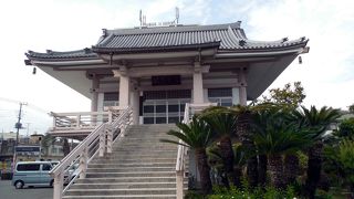 由緒あるお寺ですが、本堂はコンクリート造り