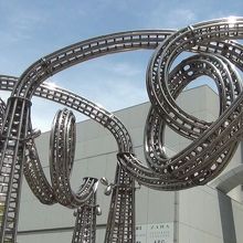 ジェットコースターのレールの様なオブジェ By 西隣月日 モクモク ワクワク ヨコハマ ヨーヨーのクチコミ フォートラベル