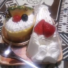 クラウン（ショートケーキ）とシャルロットマンゴー