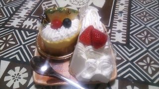 本店限定商品の他、時間帯によっては出来立てのシュークリームを頂くことが出来ます