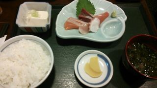 地のものが比較的リーズナブルな値段で楽しめますが…